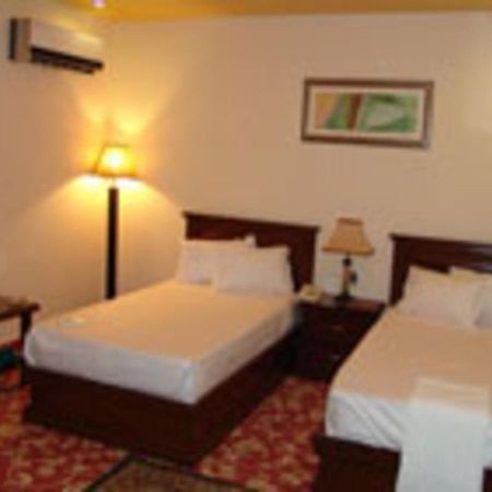 Rajone Hotel Faisalabad Esterno foto