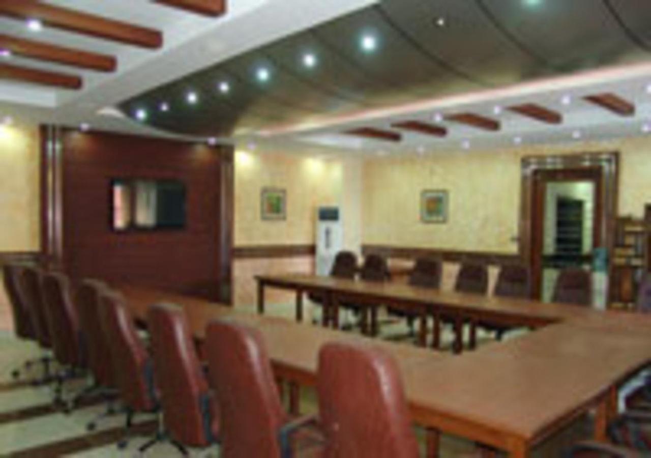 Rajone Hotel Faisalabad Esterno foto