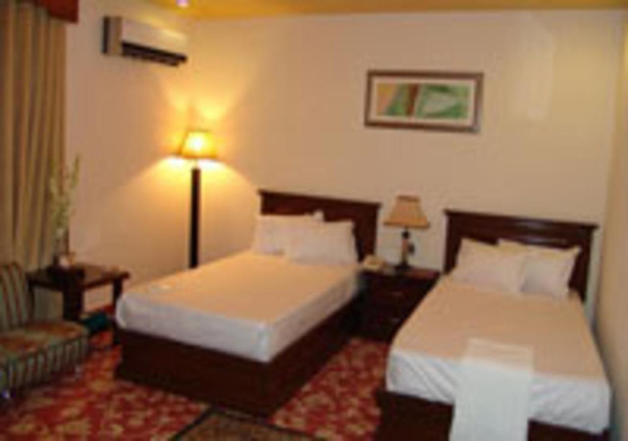 Rajone Hotel Faisalabad Esterno foto