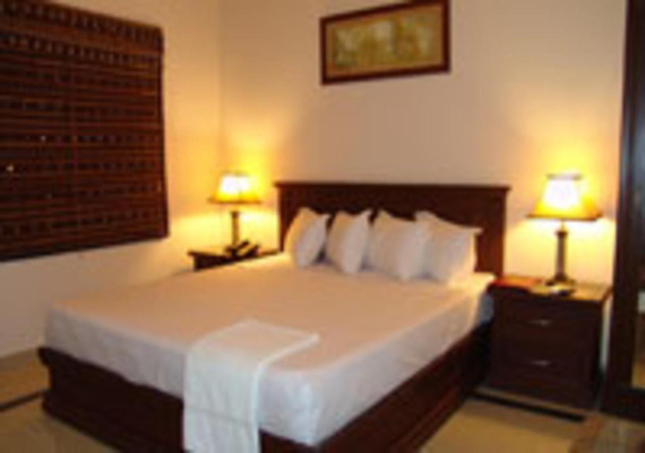 Rajone Hotel Faisalabad Esterno foto