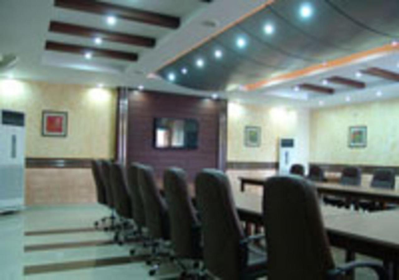 Rajone Hotel Faisalabad Esterno foto