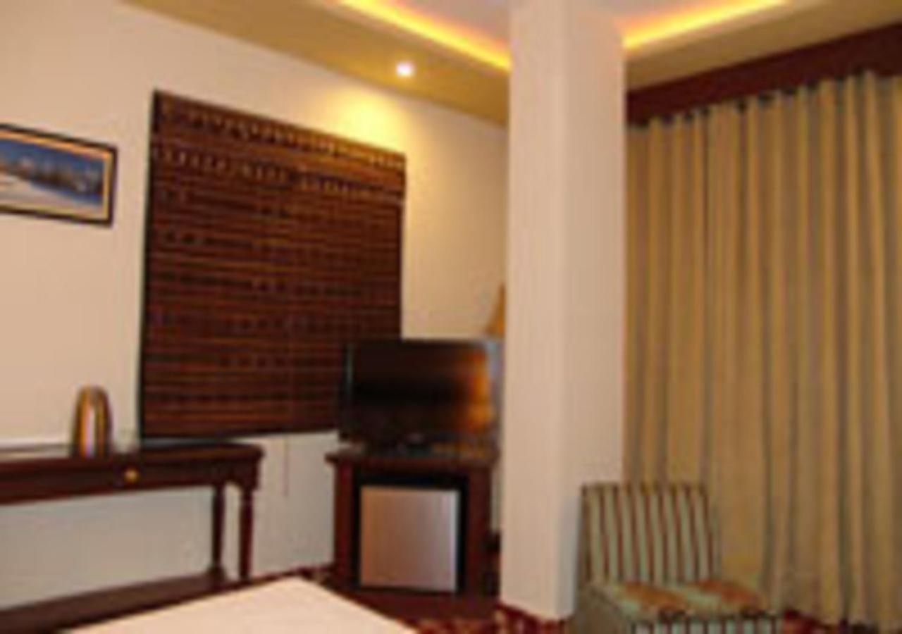 Rajone Hotel Faisalabad Esterno foto