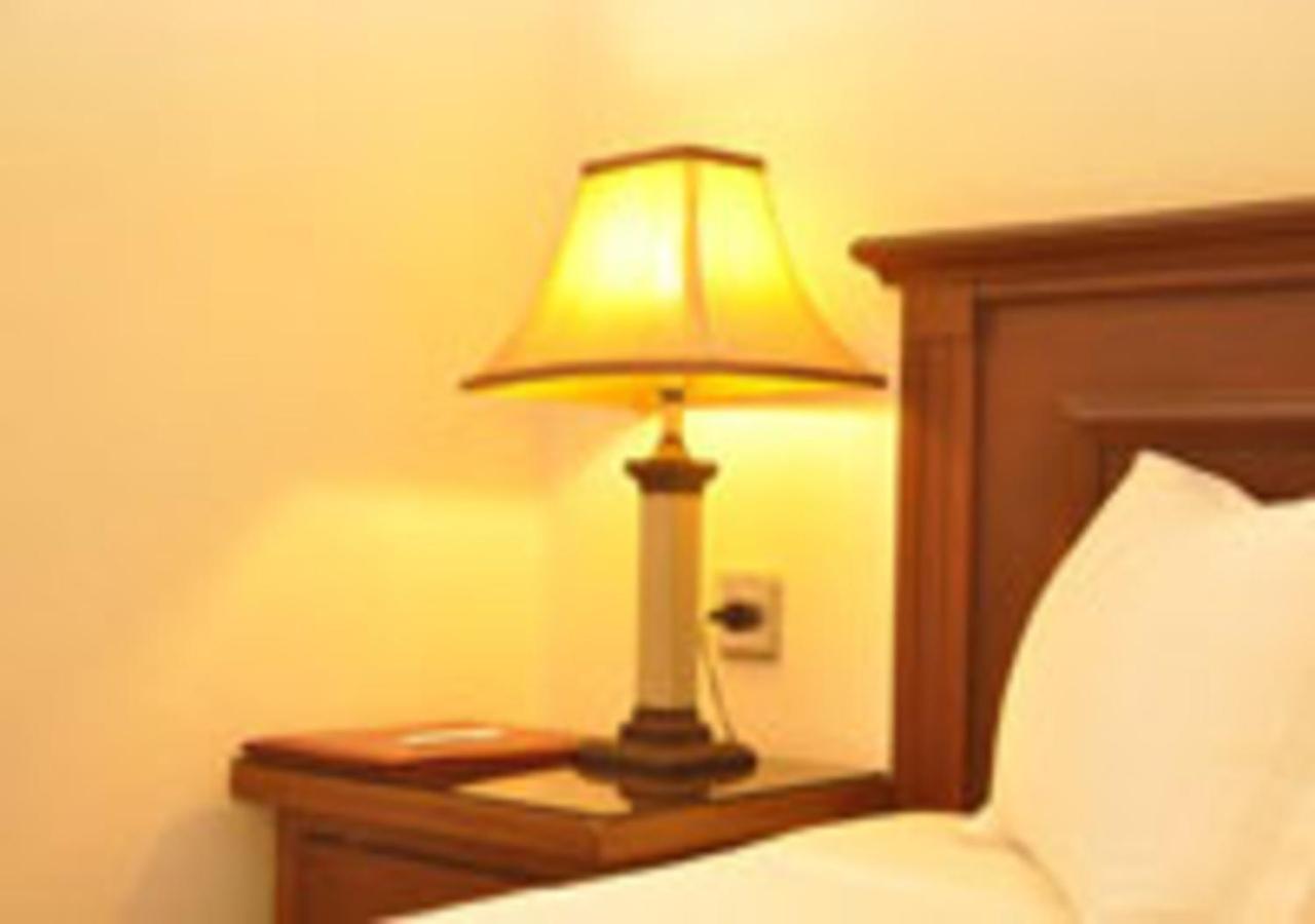 Rajone Hotel Faisalabad Esterno foto